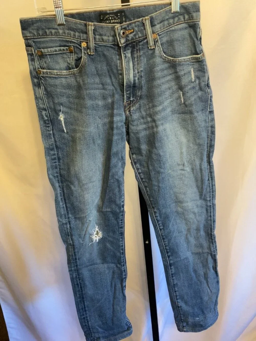 Lucky Brand 410 Athletic Fit Jeans Men's 32x30 Distressed Stretch Denim